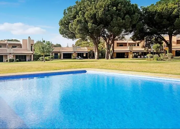 Vivenda Em Marina Tenis Academy