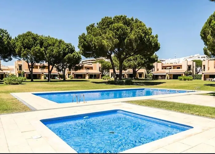 Vivenda Em Marina Tenis Academy