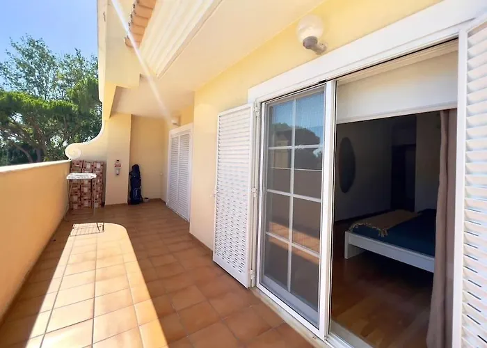 Vivenda Em Marina Tenis Academy